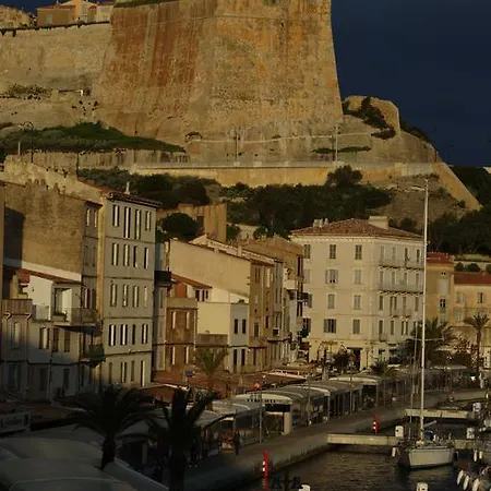 Appart hôtel Du Port 3*
