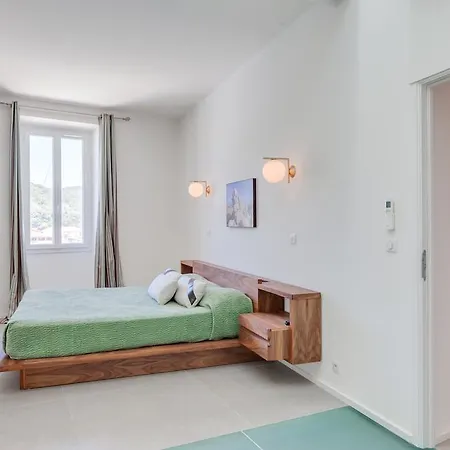 Du Port Aparthotel Bonifacio (Corsica)